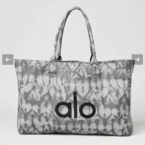 Alo shopping yoga tote bag